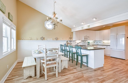 Bermuda Beach Casa | Beautiful 3rd row roomy Beach home with views, perfect for families and friends.
