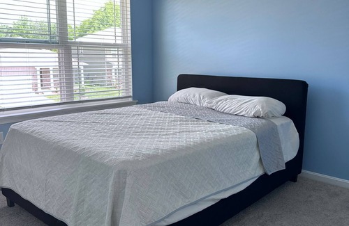 Buechel Casa | Beautiful 4 bd,2.5 bath, Family Friendly, great location, quiet neighborhood.