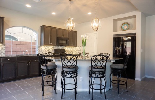 Enterprise Casa | Hermoso 4 bd / 2. 5 baños en casa. A 5 minutos del Strip, del estadio Allegiant y del aeropuerto.