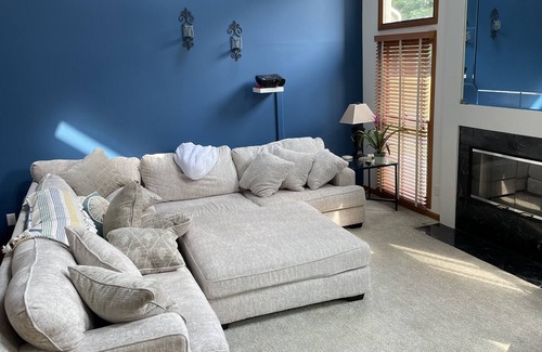 Sylvania Casa | Beautiful 4 Bed, Game Room, Fire Pit, Backyard