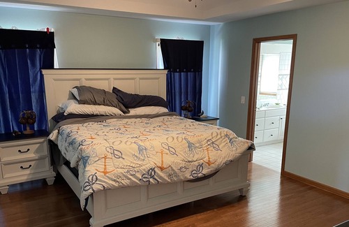 Sylvania Casa | Beautiful 4 Bed, Game Room, Fire Pit, Backyard