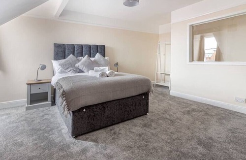 Pontrilas Casa | Beautiful 4 Bed House Worcester City Centre