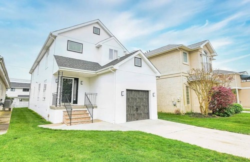 Margate City Casa | Beautiful 4 bedroom shore home with sunset bay views.