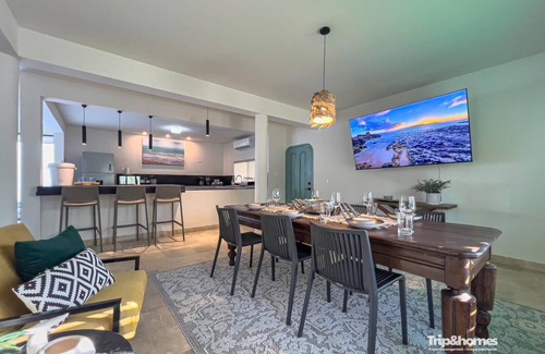 Colina del Sol Casa | Beautiful 4-bedroom 4-Bathroom home with WiFi, AC one block from sea