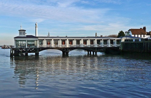 Gravesend Casa | Beautiful 4 bedroom accommodation for 6 people