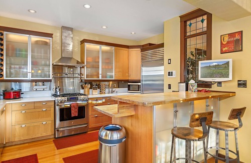 Queen Anne Casa | BEAUTIFUL 4 bedroom craftsman in the heart of Queen Anne!