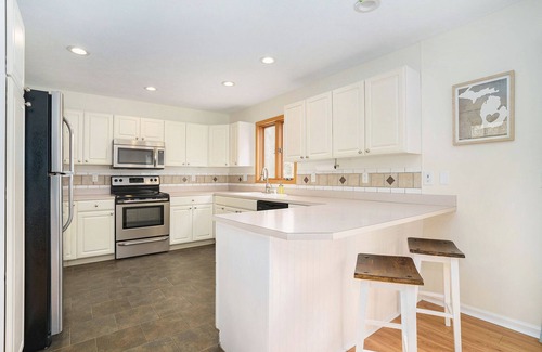 Macatawa Casa | Beautiful 4 Bedroom Family home. Minutes to downtown Holland & Saugatuck!