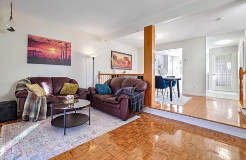 Brossard Casa | Beautiful 4 bedroom house with cozy patio 10 minutes from Montreal!