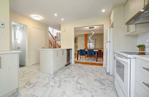Brossard Casa | Beautiful 4 bedroom house with cozy patio 10 minutes from Montreal!