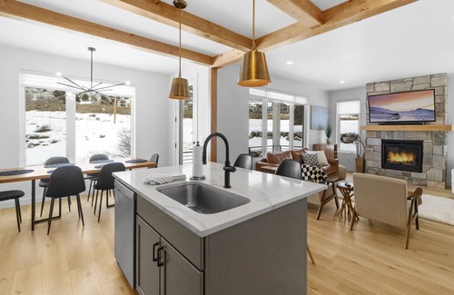 Deer Mountain Casa | Beautiful 4-Bedroom Home with Kids Corner, Two Living Areas & More!