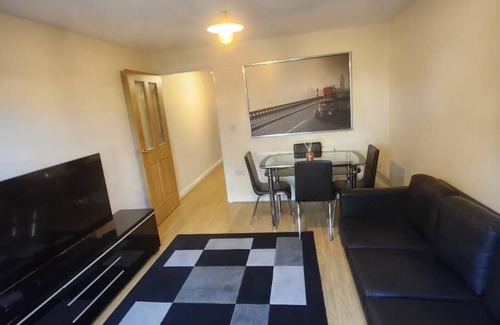West Thurrock Casa | Beautiful 4 Bedroom Home With Parking by Lakeside