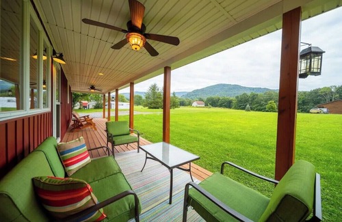 Harman Casa | Beautiful 4-bedroom house in peaceful Dryfork with WiFi.