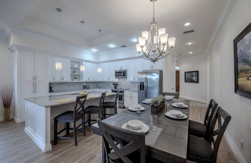 Naples Park Casa | Beautiful 4 Bedroom House with Pool and Spa