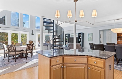 Livingston Cabaña | Beautiful 4-Bedroom Lakefront Cottage with Dock