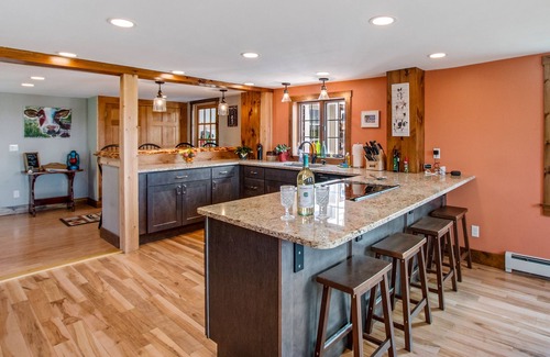 Newbury Otro | Beautiful 4 bedroom-sleeps 9 Close to Mountains,Lakes -5 mi to Sunapee w/view