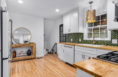 Hoover Casa | Beautiful 4 Bedroom Minutes from Hoover Met!