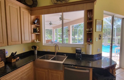 Spring Hill Casa | Beautiful 4 BR-2.5 Bath-Office-Golf Course-Pool-Hot Tub-Sleeps 9-Dog Friendly!