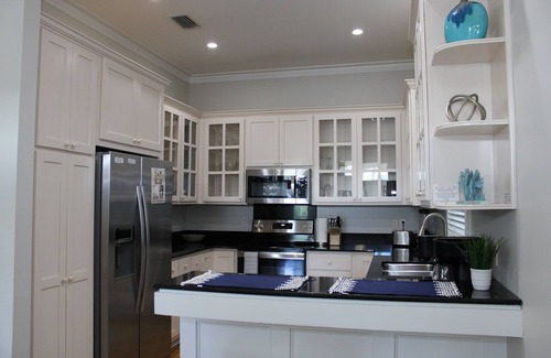 Emerald Waters Village Casa | Beautiful 4-br 3 king beds, 20 seconds to beach, community pool