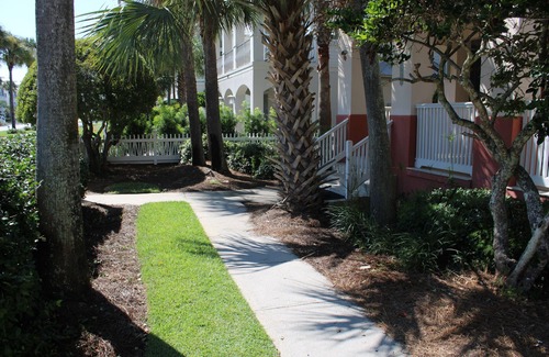 Emerald Waters Village Casa | Beautiful 4-br 3 king beds, 20 seconds to beach, community pool