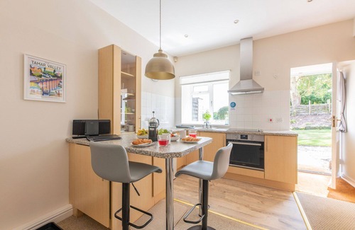Saltash Cabaña | Beautiful 4* Cottage in a peaceful, rural setting with Country Club membership.