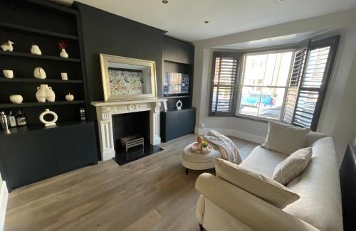 West Barnes Casa | Beautiful 4B.2Ba House + office