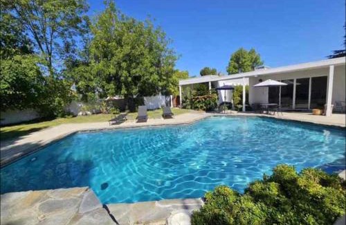 Woodland Hills Casa | Beautiful 4BD and 3BA Pool Jacuzzi Vacation Home