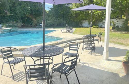Woodland Hills Casa | Beautiful 4BD and 3BA Pool Jacuzzi Vacation Home