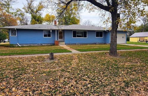 Goodrich Casa | Beautiful 4BDR, Cental ND home. Perfect for your hunting group or family.