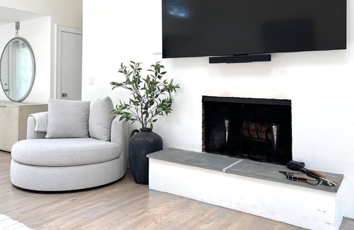 Quogue Casa | Beautiful 4BR contemporary in Quogue...quiet cul-de-sac minutes from the beach!
