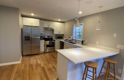 Forestdale Casa | Beautiful 4BR Lake Front House