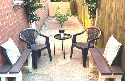 Huyton Apartamento | Beautiful 5 bed apartment with outdoor courtyard, sleeps 8