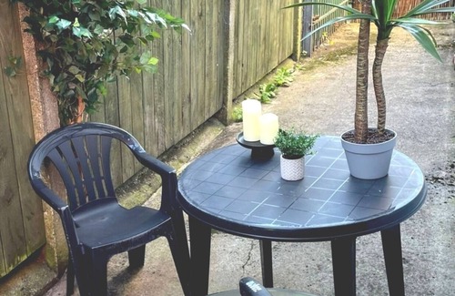 Huyton Apartamento | Beautiful 5 bed apartment with outdoor courtyard, sleeps 8