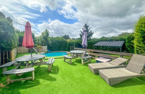 Isigny-le-Buat Casa | Beautiful 5-Bed House in Isigny-le-Buat