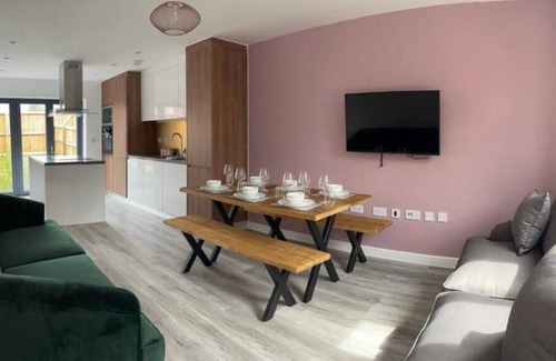 Failsworth Casa | Beautiful 5 Bed House in Manchester by PureStay