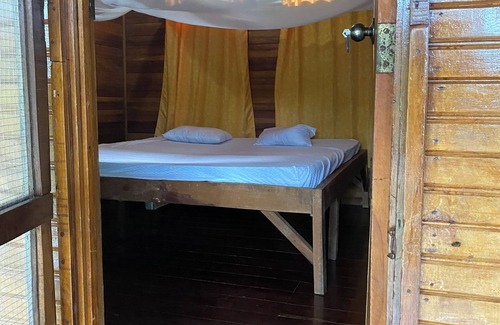 Cuajiniquil Cabina | Beautiful 5-bedroom lodge in Cuajiniquil with WiFi and Spa facial & body