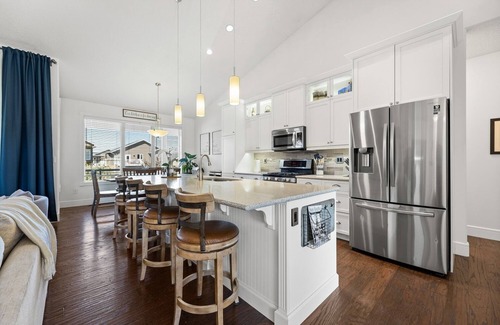 Olds Casa | Beautiful 5 bedroom home in Central Alberta 45 minutes from YYC