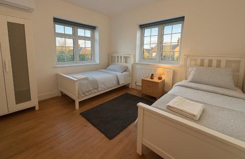 Wormholt and White City Casa | Beautiful 5 bedroom house in central london