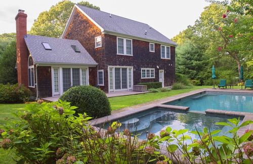 Sag Harbor Casa | Hermosa casa de 5 dormitorios y 5 baños. A pie de pueblo y playas. HomeAway / VRBO exclusivo.