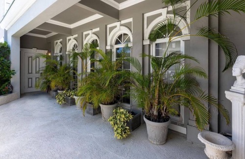 Palm Beach Apartamento | Beautiful 5 Br. Single family (101506) by Houzlet
