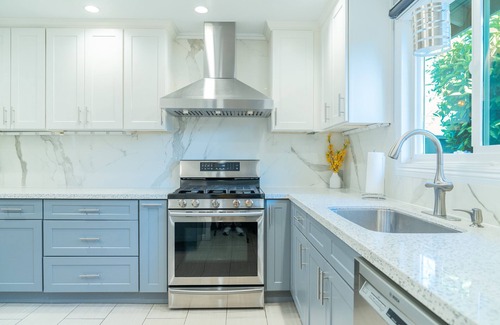 West Hills Casa | Beautiful 5BDR Home in an Upscale Neighborhood