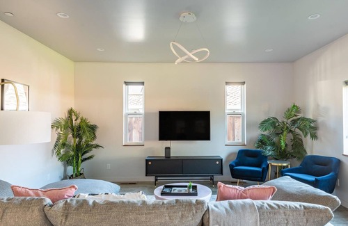 Northside Casa | Beautiful 5BR House in San Jose w/Fenced Yard