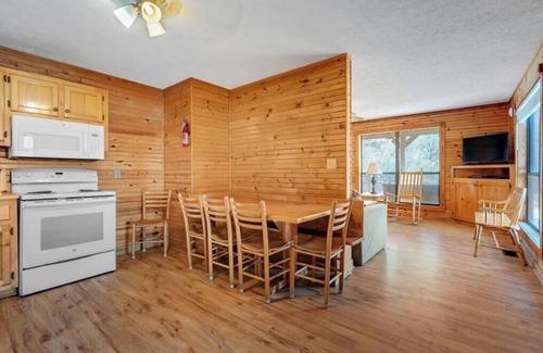 Byrdstown Cabina | Beautiful 6 Bedroom Cabin with Hot Tub and a Lakeview of Dale Hollow Lake #12