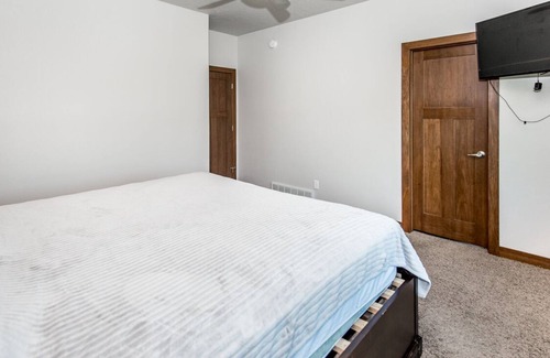 West Fargo Casa | Beautiful 6 bedroom/3 bathroom home!