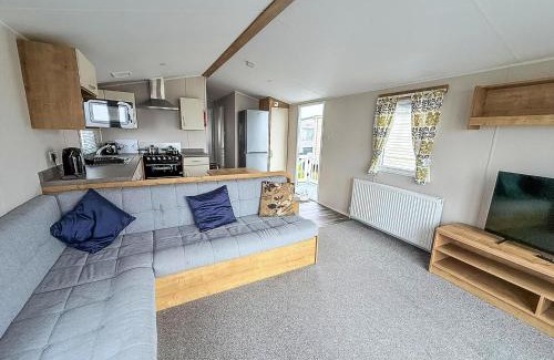 Pakefield Otro | Beautiful 6 Berth Caravan With Stunning Sea Views In Suffolk Ref 68029Cr