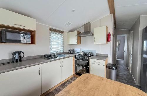 Pakefield Otro | Beautiful 6 Berth Caravan With Stunning Sea Views In Suffolk Ref 68029Cr