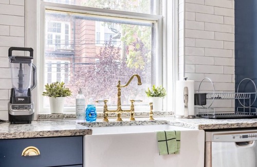 Uptown Casa | Hermosa mansión 9br con 5 espacios de estacionamiento. ¡Camina al campo de Wrigley y al lago Michigan!