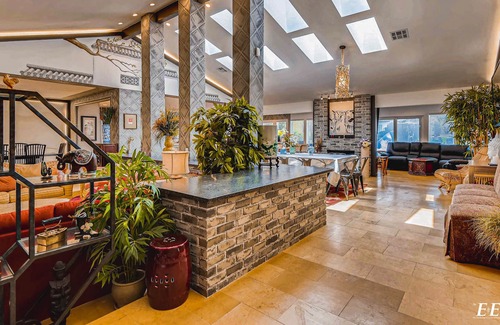 Rancho Oakey Casa | Beautiful 7BD/5BA Rare Villa Near Vegas Strip-3.5mi