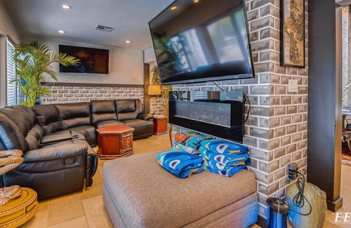 Rancho Oakey Casa | Beautiful 7BD/5BA Rare Villa Near Vegas Strip-3.5mi