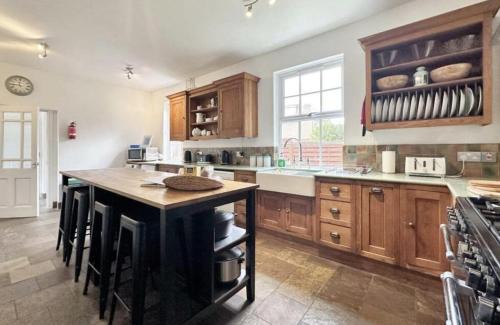 Mundesley Casa | Beautiful 9 Bed Seaview Estate