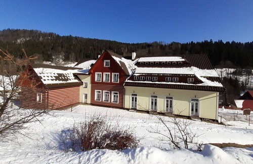Albrechtice v Jizerskych horach Apartamento | Beautiful apartment for 5 people with hot tub, WIFI, TV and parking